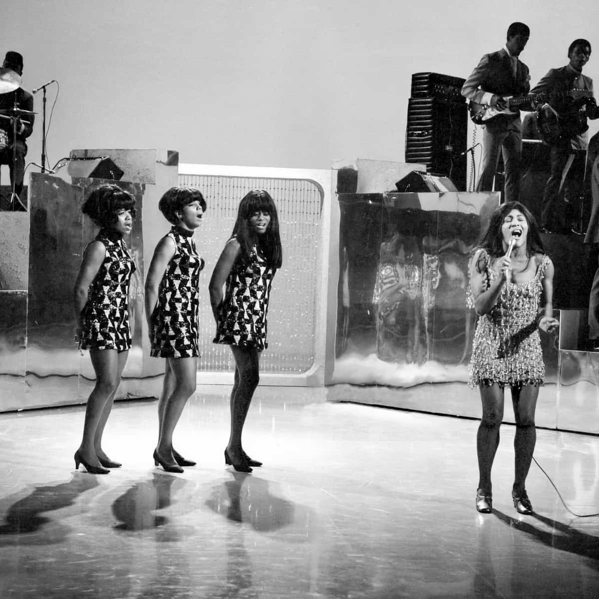 Ike & Tina Turner - Smothers Brothers Comedy Hour - TV